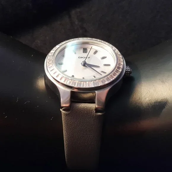 DKNY Chambers Silver Dial Baguette Crystal Faceted Ladies Grey Leather Watch - Picture 4 of 6